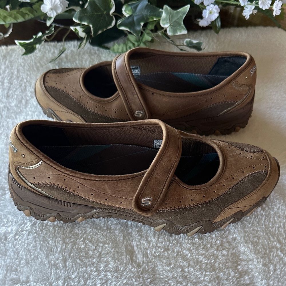 Skecher slip ons